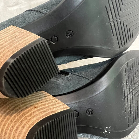 Ecco Booties Womens 38 / 7 Gray Suede Magnet Hydromax Ankle Boots Shoes Casual - Picture 11 of 13